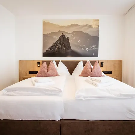 Alpenstolz Haus 1 - Stilvoll Urlauben In Den Bergen