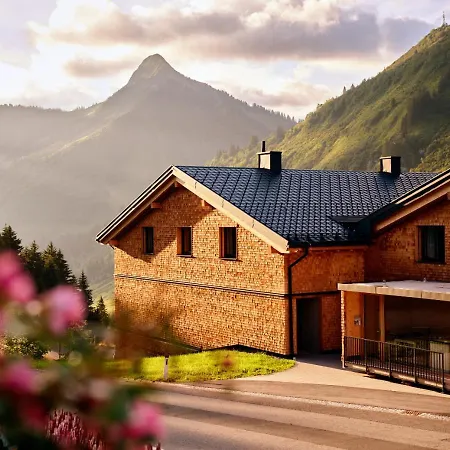 Alpenstolz Haus 1 - Stilvoll Urlauben In Den Bergen Appartamento *